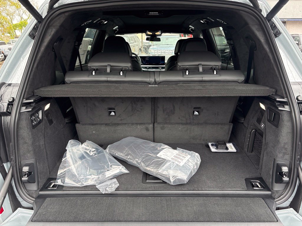 2027 BMW X7 40i - Photo 16