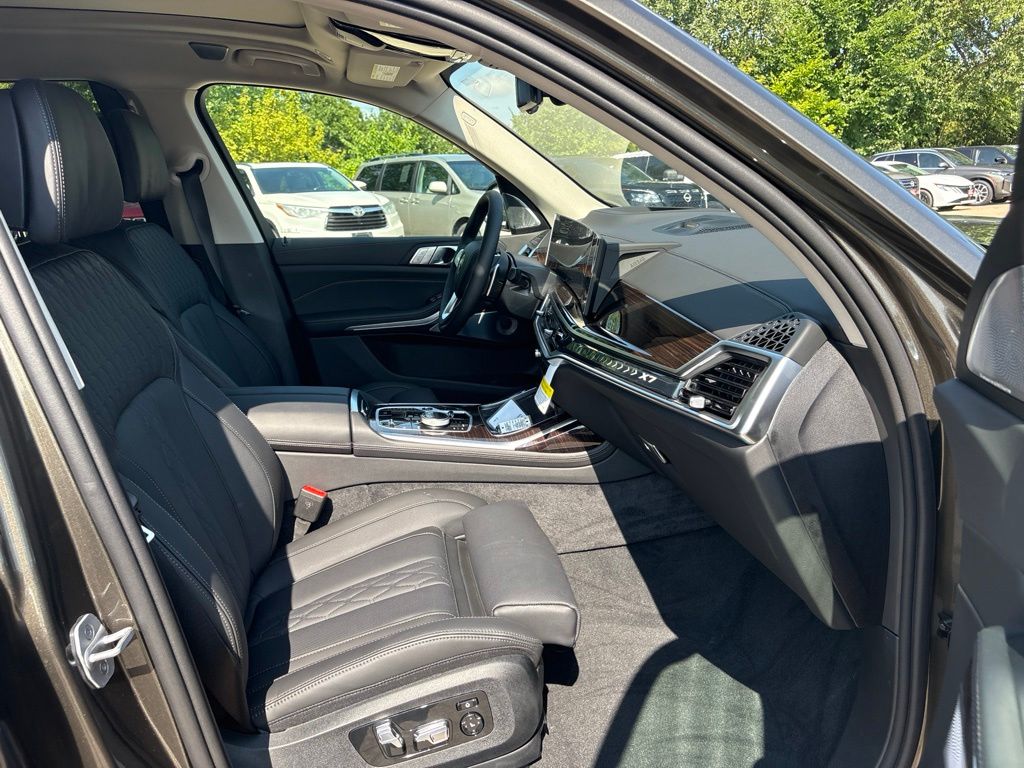 2027 BMW X7 40i - Photo 19