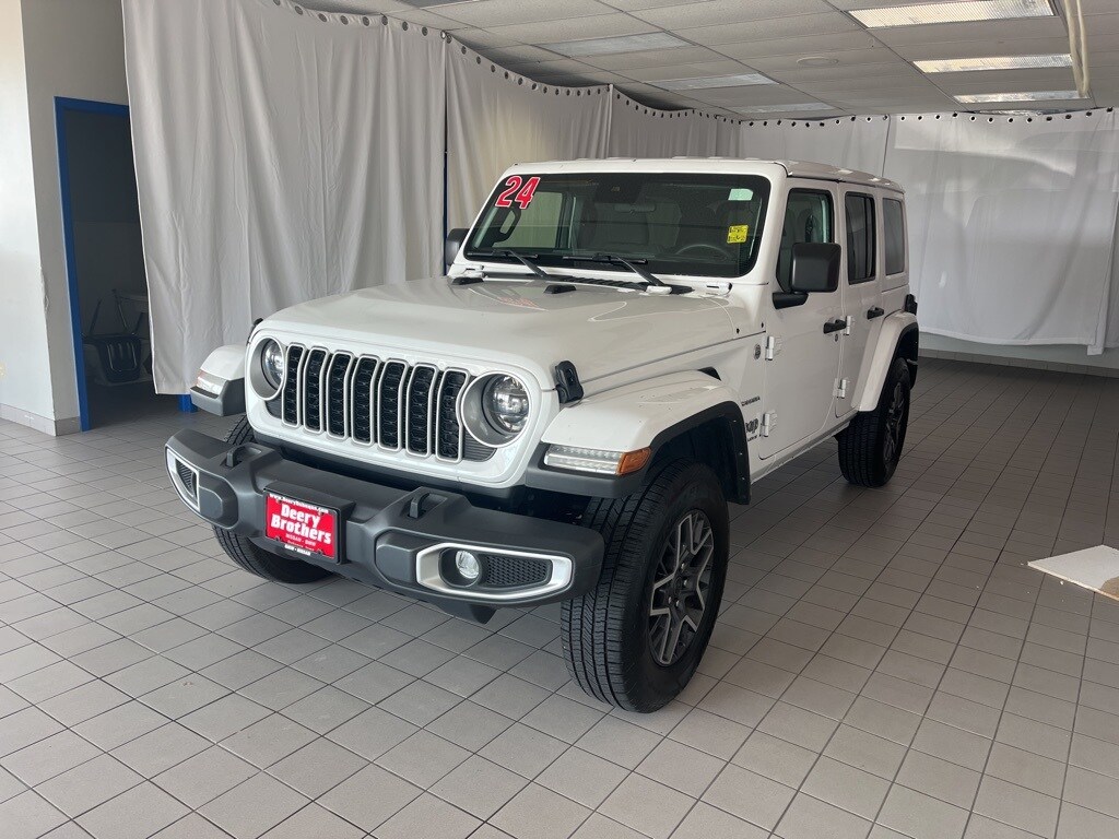 2024 Jeep Wrangler Sahara photo 2