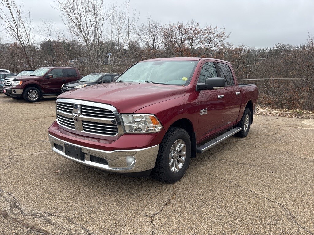 2014 Ram 1500 SLT photo 3