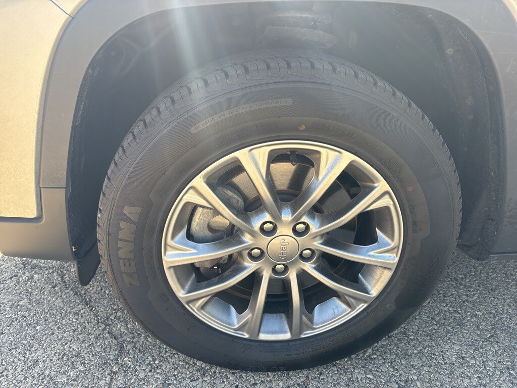 2019 Jeep Cherokee Latitude photo 3