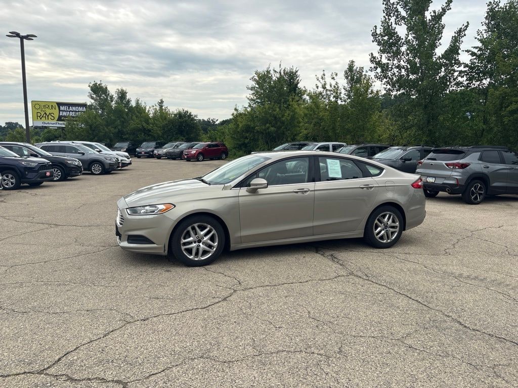Used 2016 Ford Fusion SE Sedan