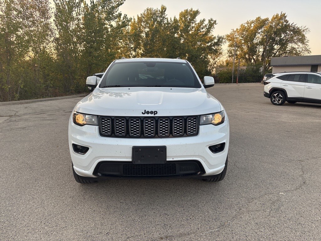 2019 Jeep Grand Cherokee Laredo photo 2
