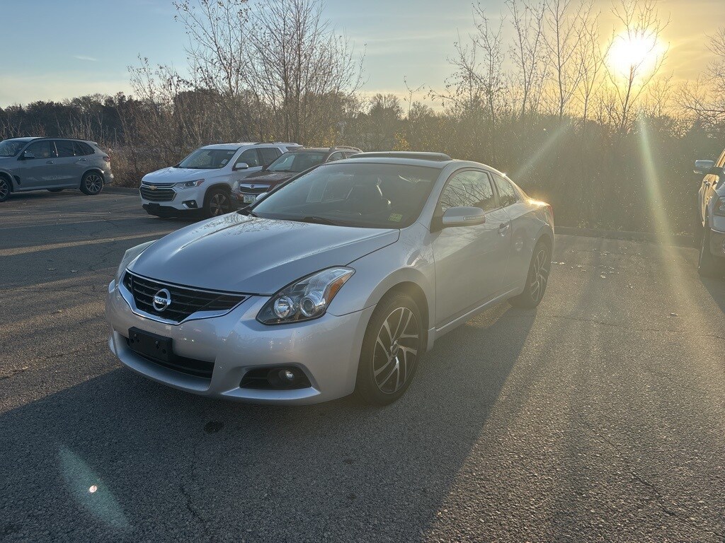 2012 Nissan Altima 3.5 SR photo 3