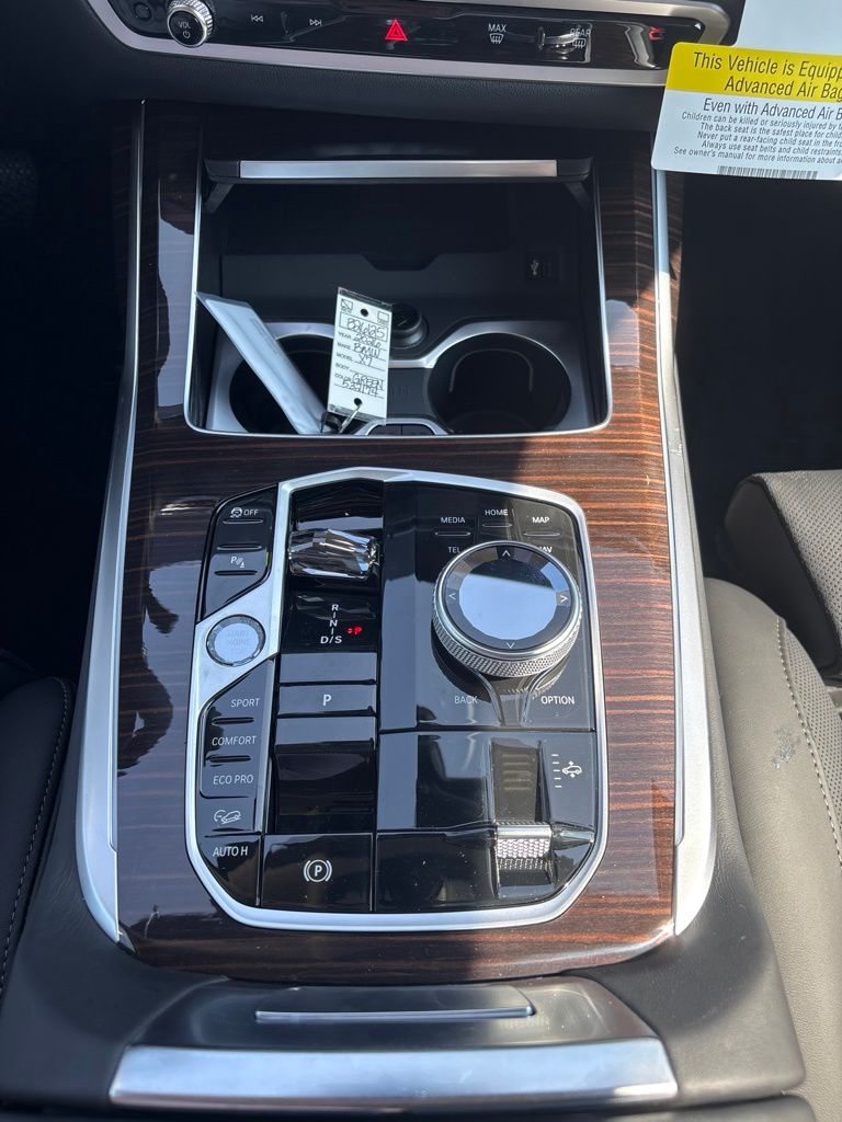 2027 BMW X7 40i - Photo 9
