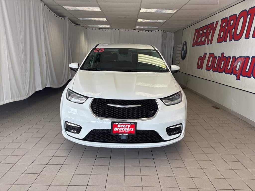 Used 2023 Chrysler Pacifica Touring L Van Passenger Van