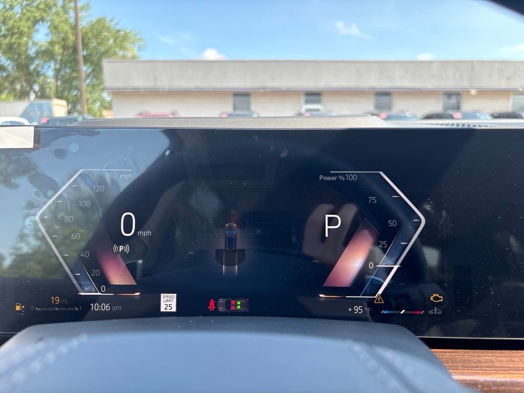 2027 BMW X7 40i - Photo 6