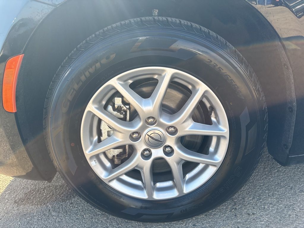 Used 2025 Chrysler Pacifica Select Van Passenger Van