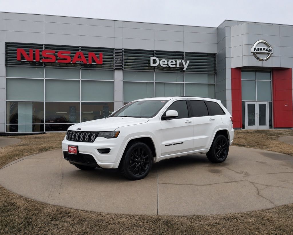 Used 2018 Jeep Grand Cherokee Laredo 4x4 SUV