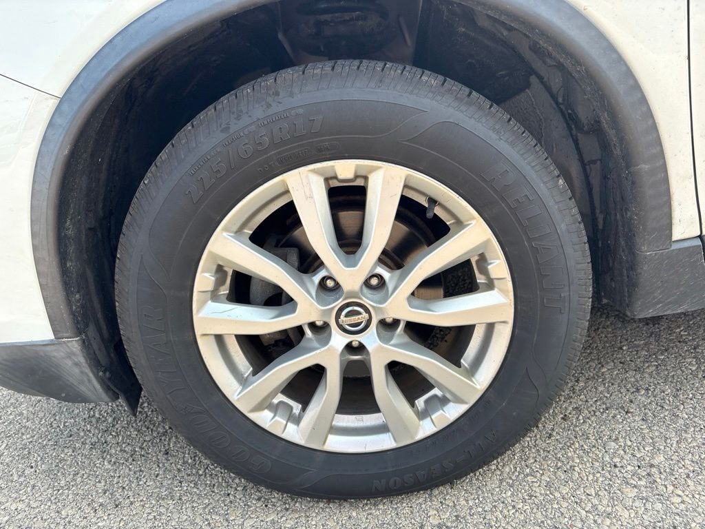 Used 2017 Nissan Rogue SV SUV