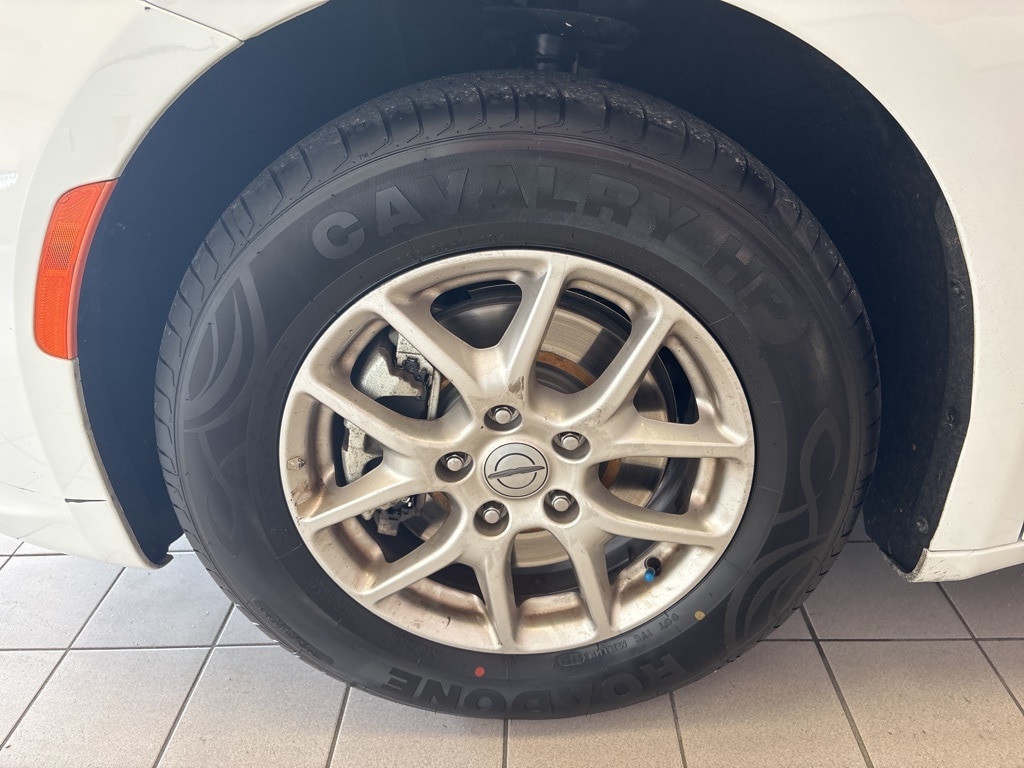 Used 2023 Chrysler Pacifica Touring L Van Passenger Van