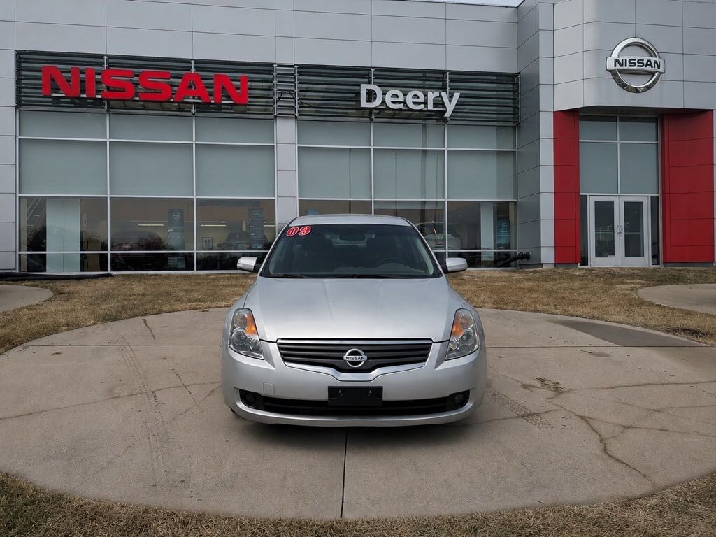 Used 2009 Nissan Altima 3.5 SE Sedan