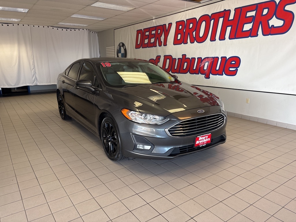 2019 Ford Fusion SE's photo