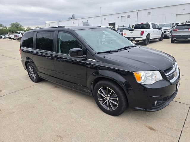 Used 2017 Dodge Grand Caravan SXT with VIN 2C4RDGCGXHR698079 for sale in Pleasant Hill, IA
