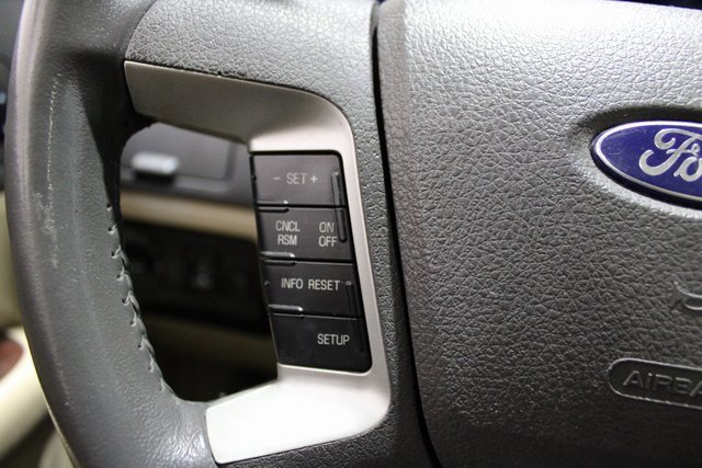 2010 Ford Fusion SEL photo 4