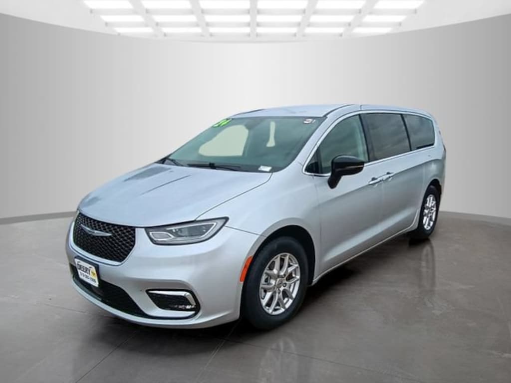 Used 2024 Chrysler Pacifica Touring L