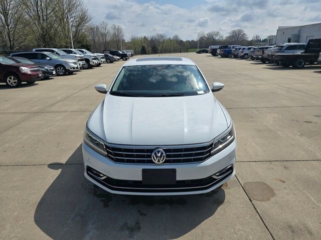 Used 2018 Volkswagen Passat SEL Premium with VIN 1VWCA7A36JC011464 for sale in Pleasant Hill, IA
