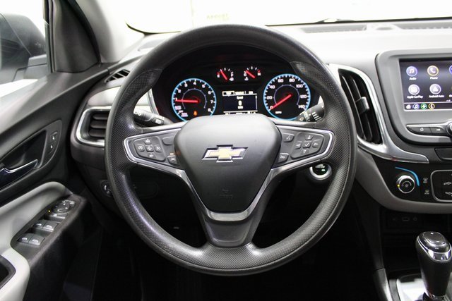 2020 Chevrolet Equinox LS photo 3