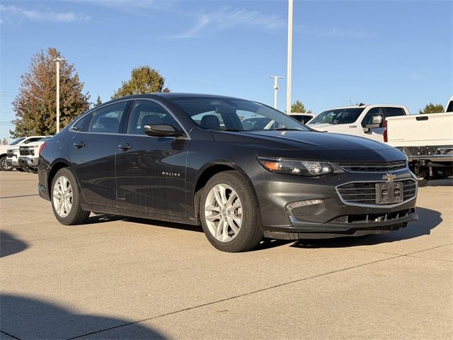 Used 2017 Chevrolet Malibu 1LT with VIN 1G1ZE5ST3HF206654 for sale in Pleasant Hill, IA