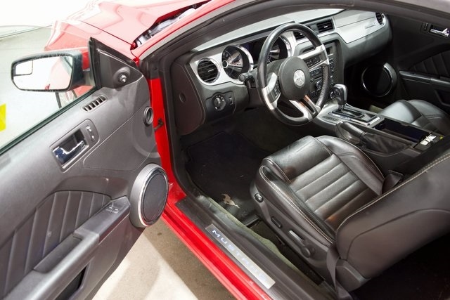 Used 2014 Ford Mustang V6 Premium with VIN 1ZVBP8AM4E5226697 for sale in Pleasant Hill, IA