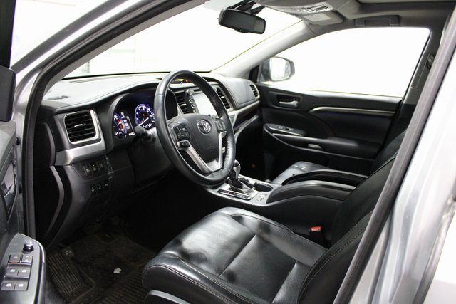 2016 Toyota Highlander Limited photo 3