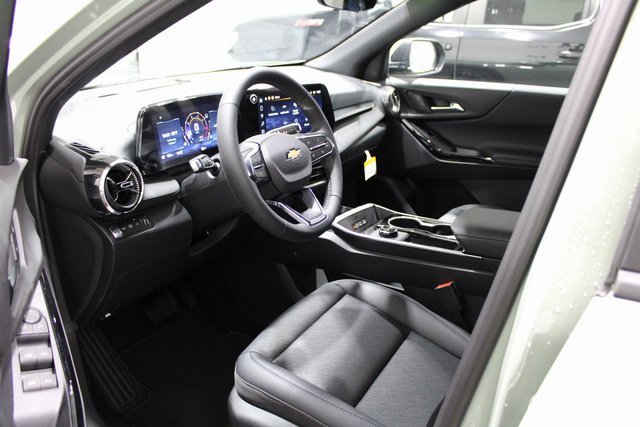 2026 Chevrolet Equinox LT photo 2