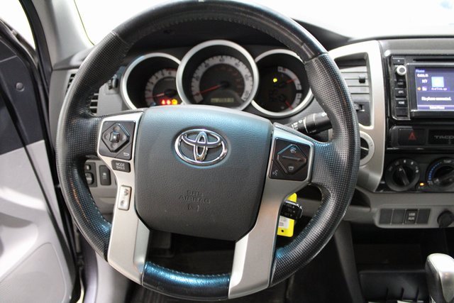 2015 Toyota Tacoma photo 2