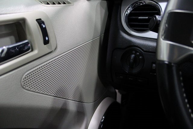 2010 Ford Mustang V6 photo 3