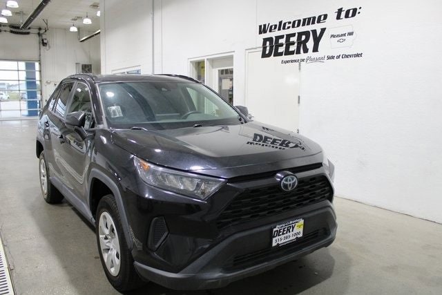 2021 Toyota RAV4 LE's photo