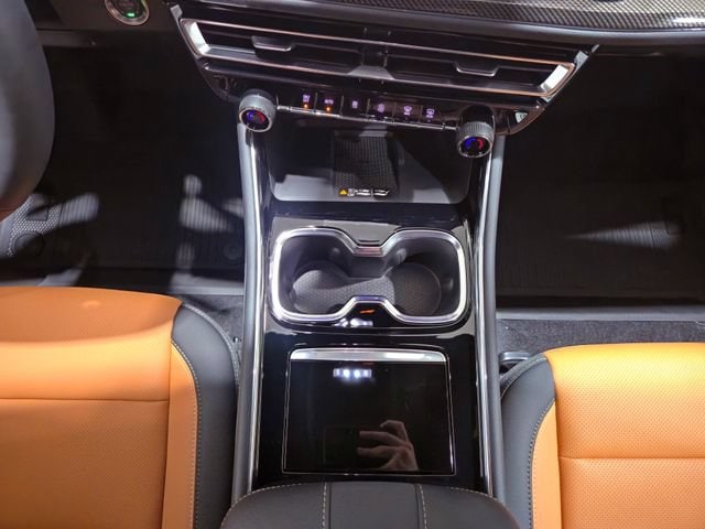 2027 Chevrolet Traverse Z71 - Photo 32