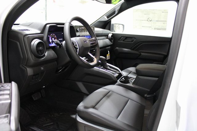 2026 Chevrolet Colorado Trail Boss photo 2
