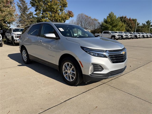 2022 Chevrolet Equinox LT photo 2