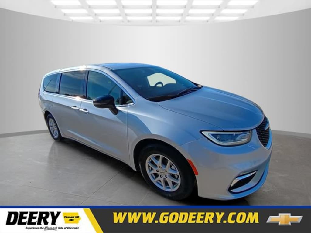 Used 2024 Chrysler Pacifica Touring L