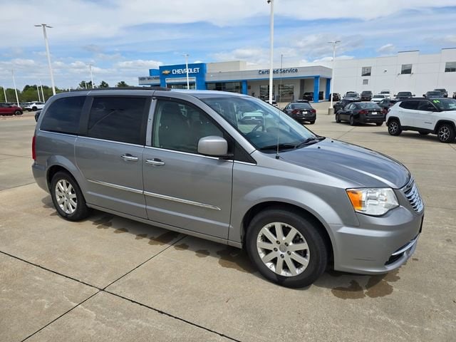 Used 2015 Chrysler Town & Country Touring with VIN 2C4RC1BG2FR577819 for sale in Pleasant Hill, IA