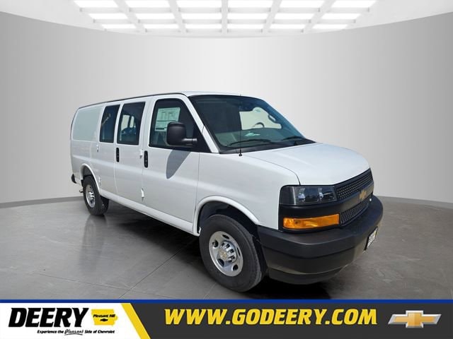2026 Chevrolet Express 2500 Work Van HD's photo