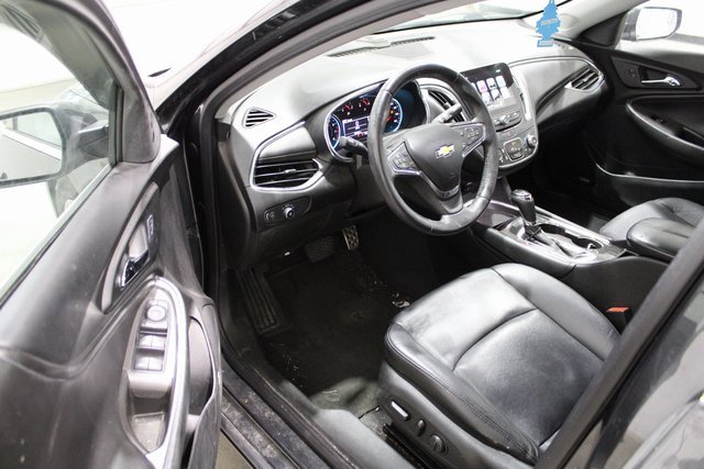 2016 Chevrolet Malibu 1LT photo 2