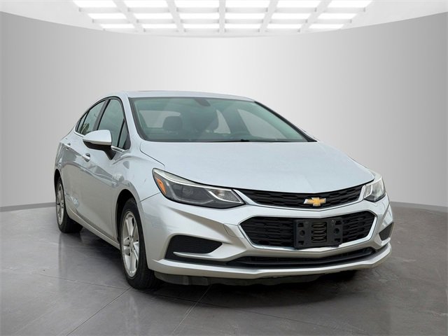 2016 Chevrolet Cruze LT photo 2