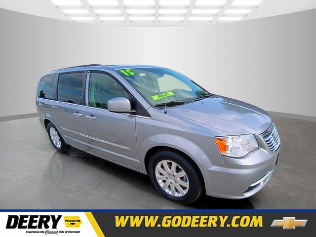 2015 Chrysler Town & Country Touring's photo