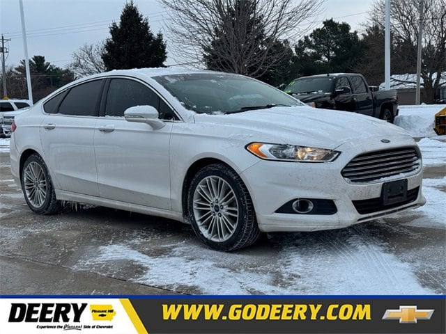 2016 Ford Fusion SE's photo
