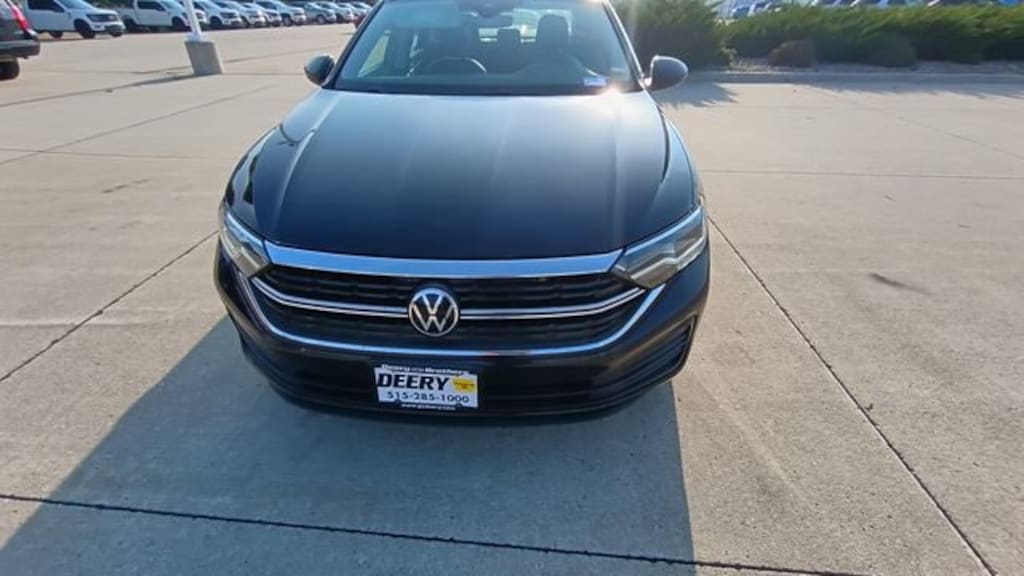 Used 2024 Volkswagen Jetta SE Sedan