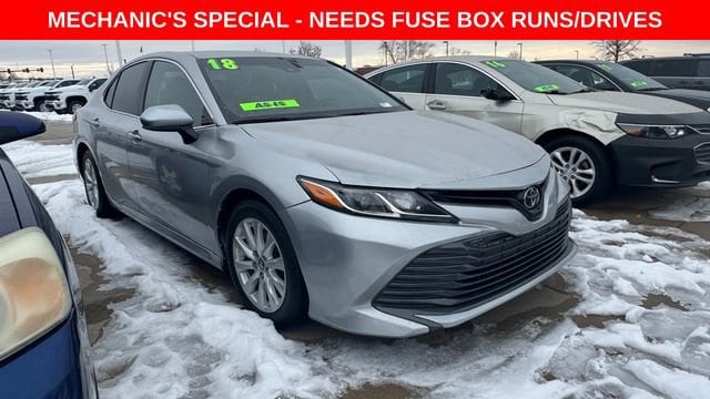 Used 2018 Toyota Camry LE with VIN 4T1B11HK9JU543774 for sale in Pleasant Hill, IA