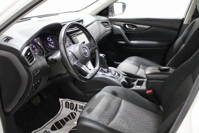 2019 Nissan Rogue SV photo 3