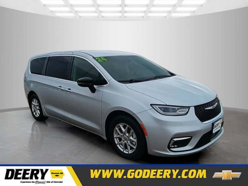 Used 2024 Chrysler Pacifica Touring L