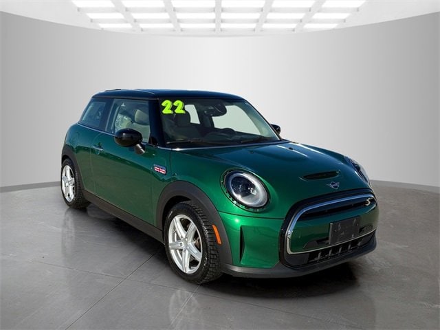 Used 2022 MINI Hardtop 2 Door SE with VIN WMW13DJ07N2R30875 for sale in Pleasant Hill, IA