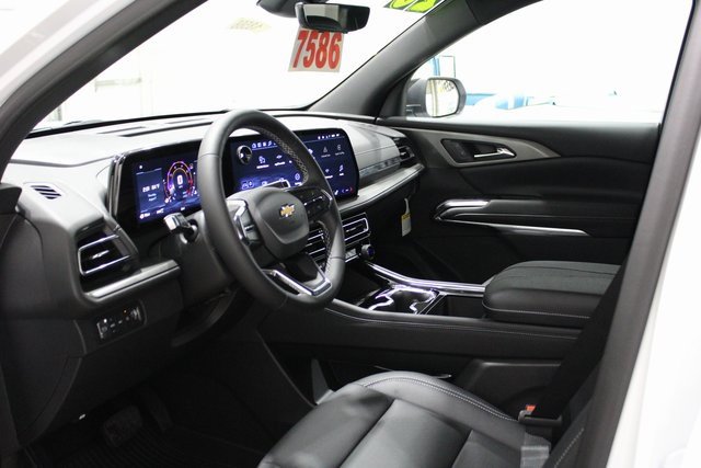 2026 Chevrolet Traverse photo 2