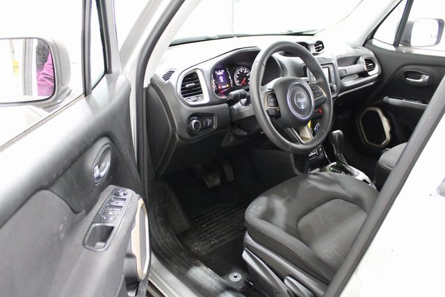 2015 Jeep Renegade Sport photo 2