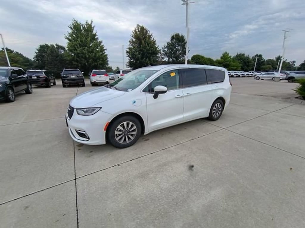 Used 2023 Chrysler Pacifica Hybrid Touring L