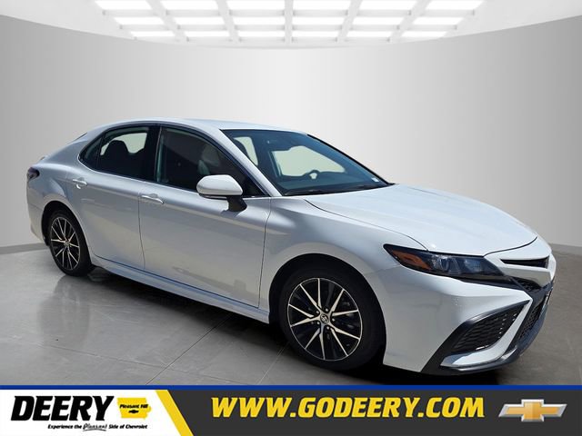 2024 Toyota Camry SE's photo