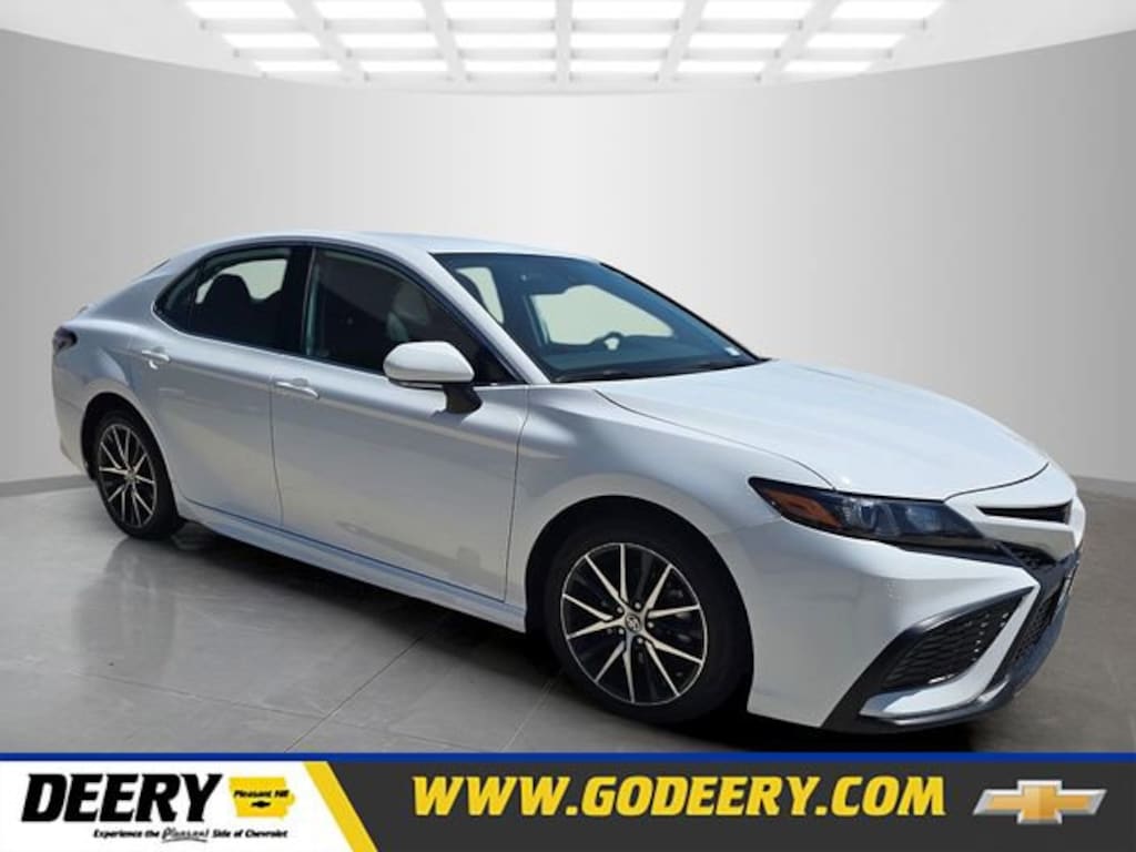 Used 2024 Toyota Camry SE