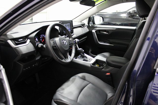 2021 Toyota RAV4 XLE Premium photo 3
